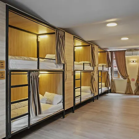 Ramana Garden Hostel - Self-Service Accommodation Bucarest Esterno foto